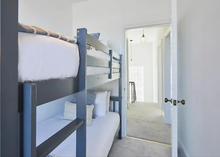 Host & Stay - Castle View